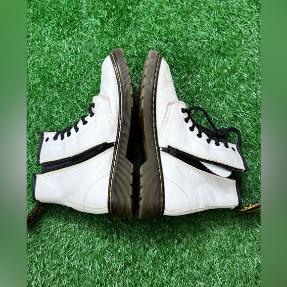 Dr. Martens Other - Dr. martens kids shoes Size 3‎